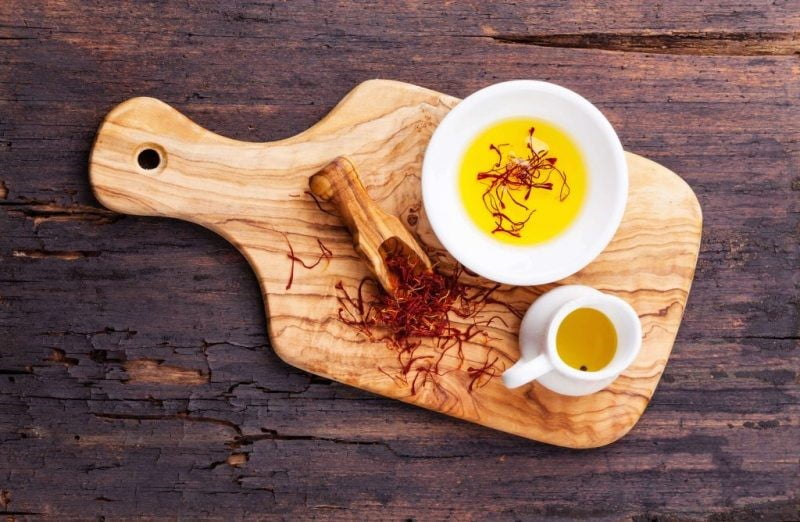 طرز تهیه روغن زعفران در خانه