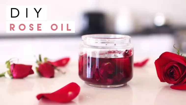 طرز تهیه روغن گل محمدی و کاربردهای آن